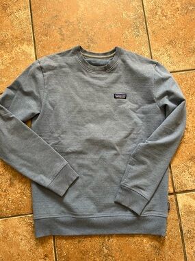 Patagonia blue crew neck sweatshirt